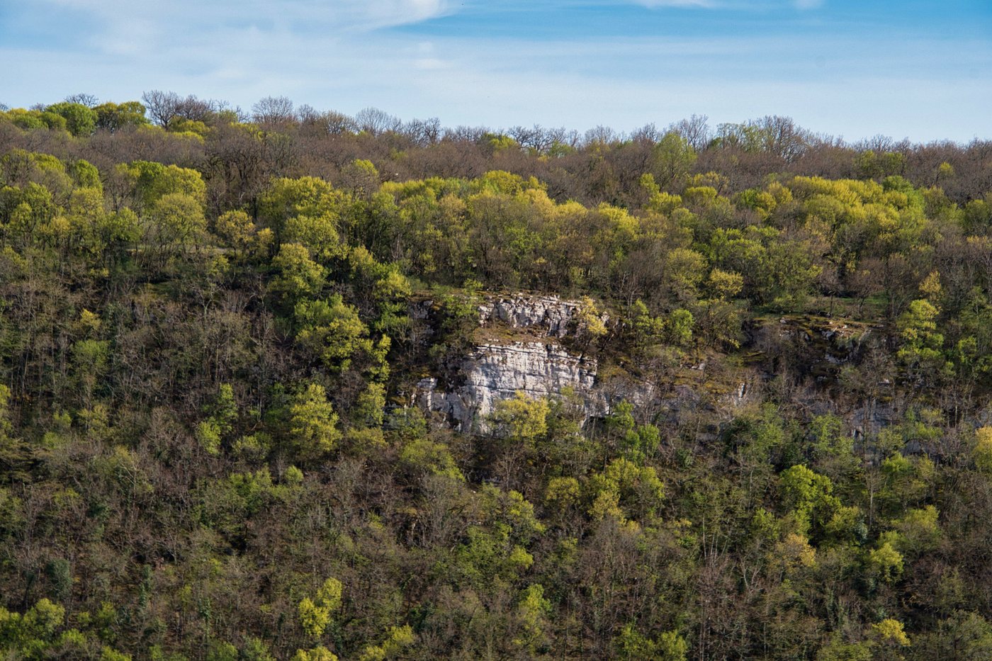 Les ruines vues depuis la vallée, Autoire dans le Lot